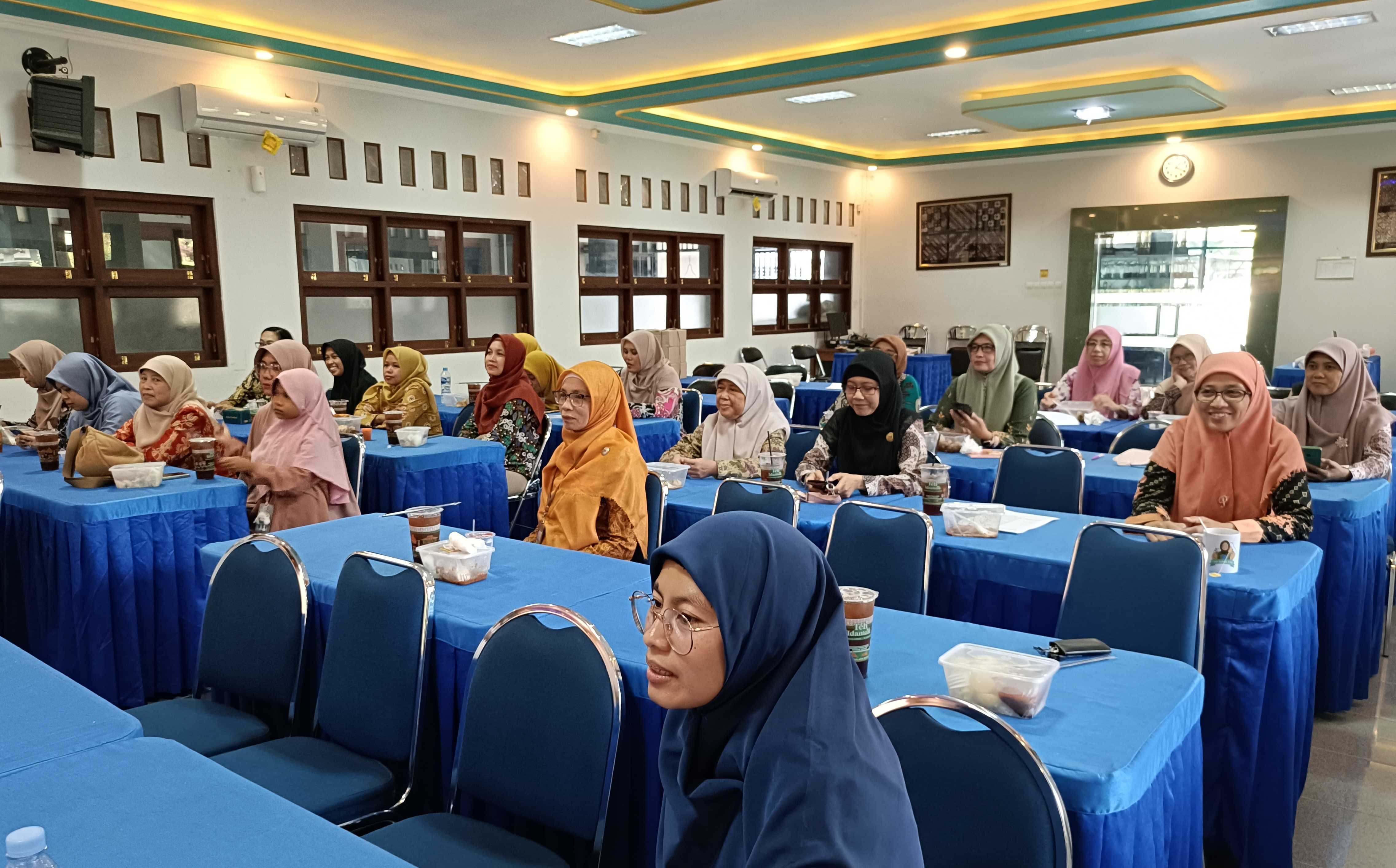 Dharma Wanita Persatuan SMAN 1 Wonosari: Perempuan Hebat, Penyokong Keluarga Sehat