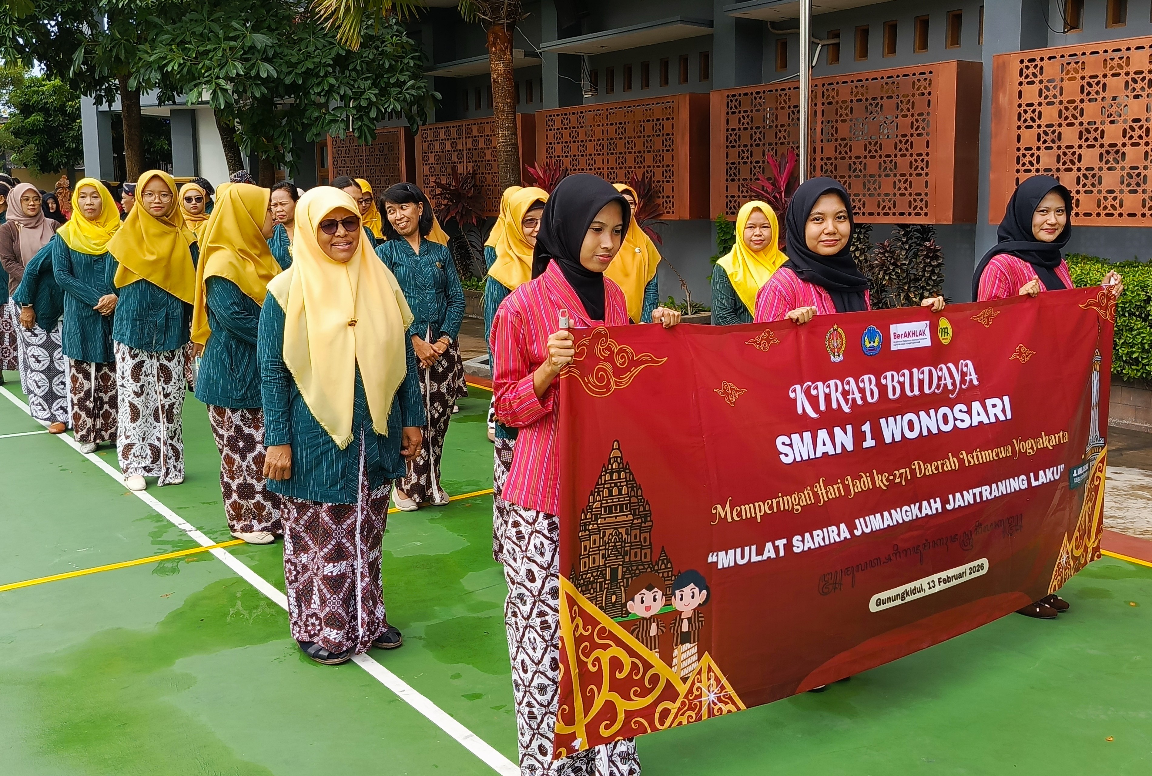 Kirab Budaya SMAN 1 Wonosari dalam Peringatan Hari Jadi ke-271 Daerah Istimewa Yogyakarta